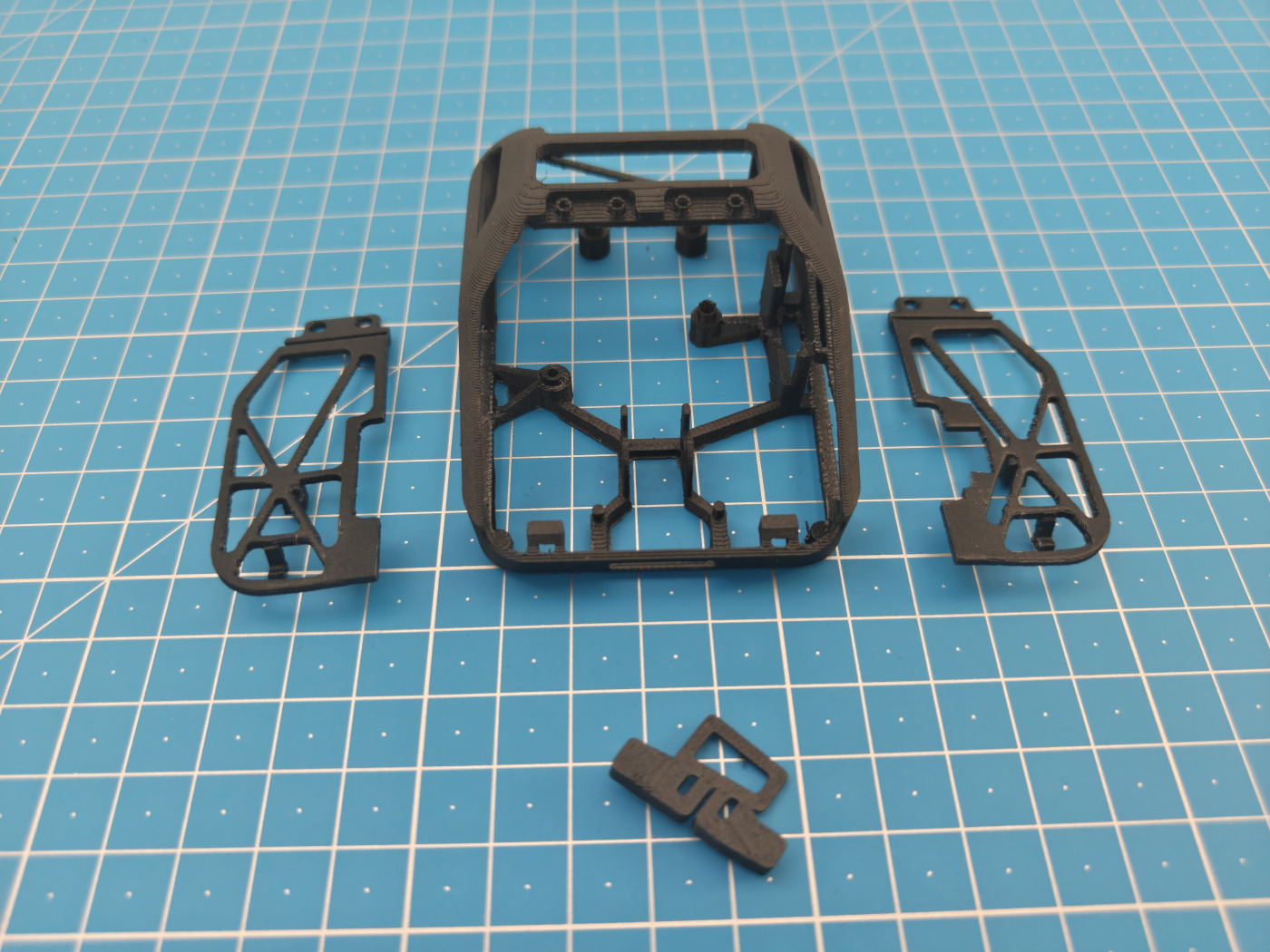 Процес пошарового 3D-друку елементів перфорованого корпусу маніпулятора на принтері
